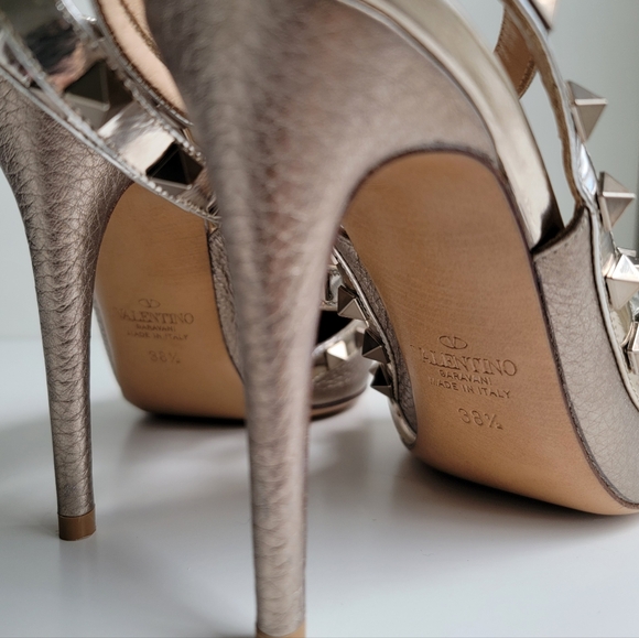 Valentino Garavani Rockstud Strapped Pumps - Picture 7 of 13
